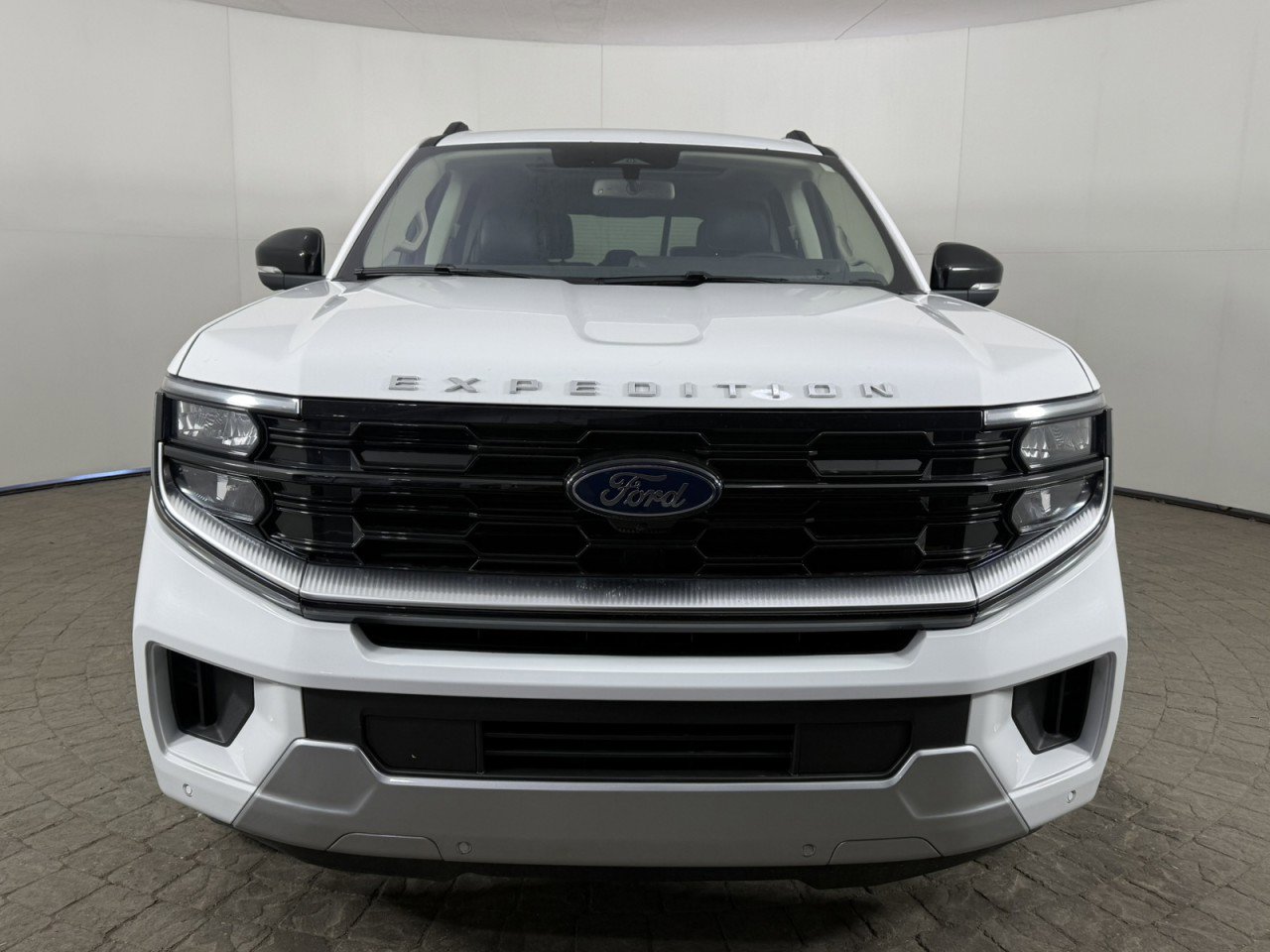 Certified 2025 Ford Expedition Platinum AWD/4WD image 2