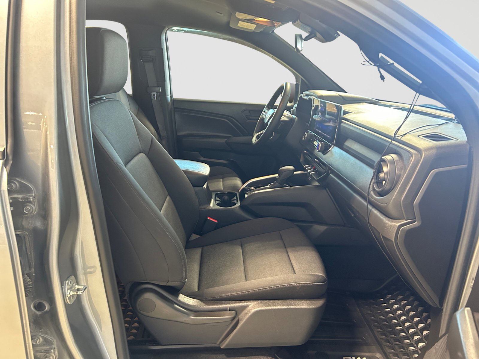 Used 2025 Chevrolet Colorado W/T w/ WT Custom Package AWD/4WD image 21