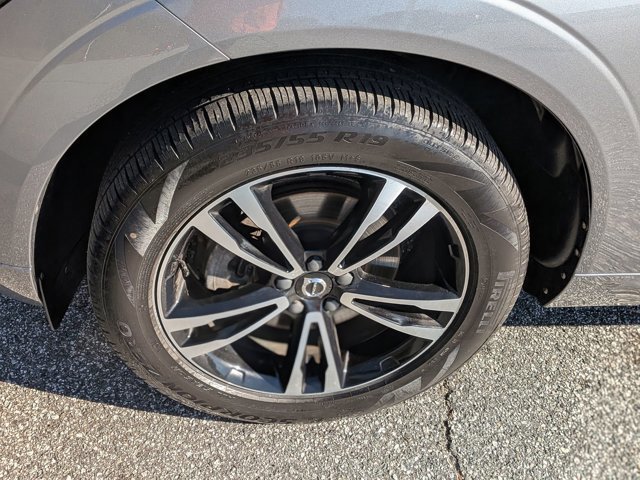 Used 2020 Volvo XC60 T5 Momentum w/ Protection Package Premier image 11