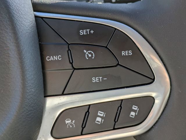 Used 2024 Chrysler Pacifica Limited image 26