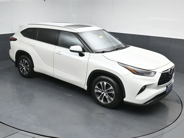 Used 2021 Toyota Highlander XLE AWD/4WD image 45