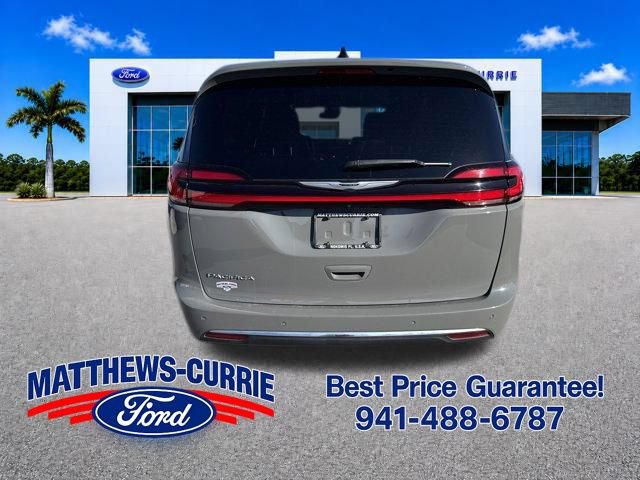 Used 2025 Chrysler Pacifica Select FWD image 5