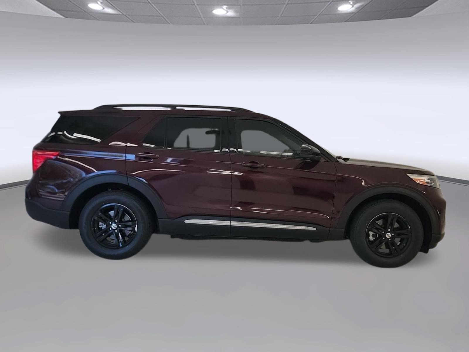 Certified 2022 Ford Explorer XLT w/ Equipment Group 202A RWD image 6