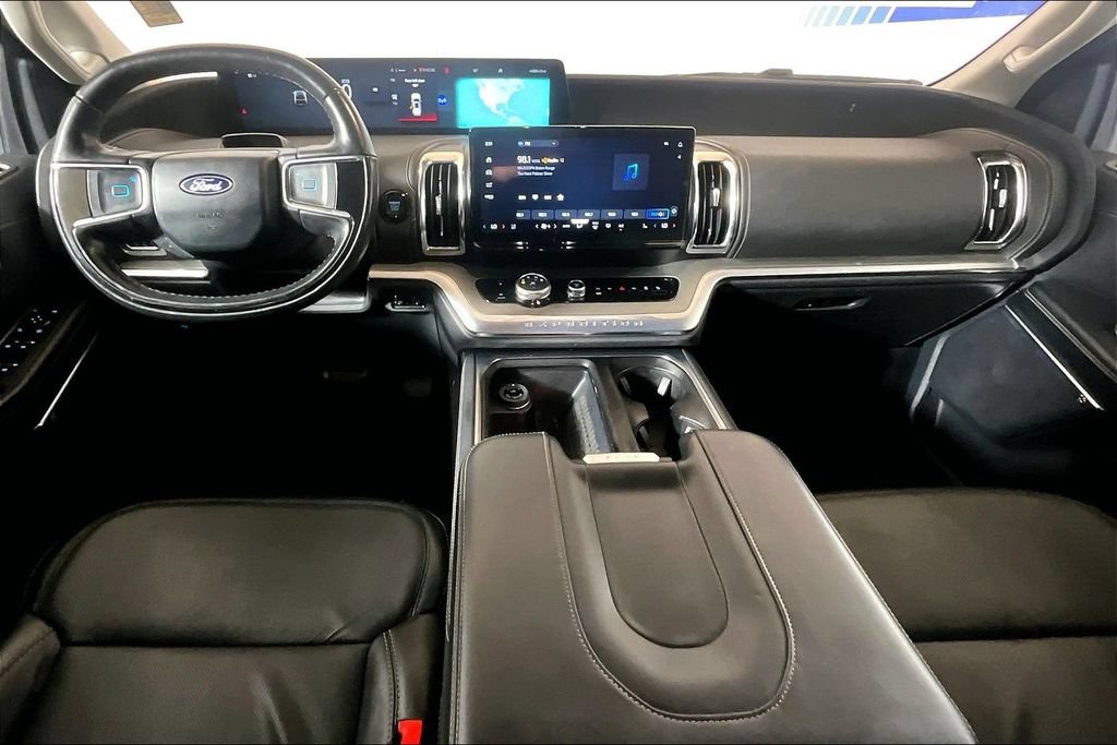 Certified 2025 Ford Expedition Platinum AWD/4WD image 11