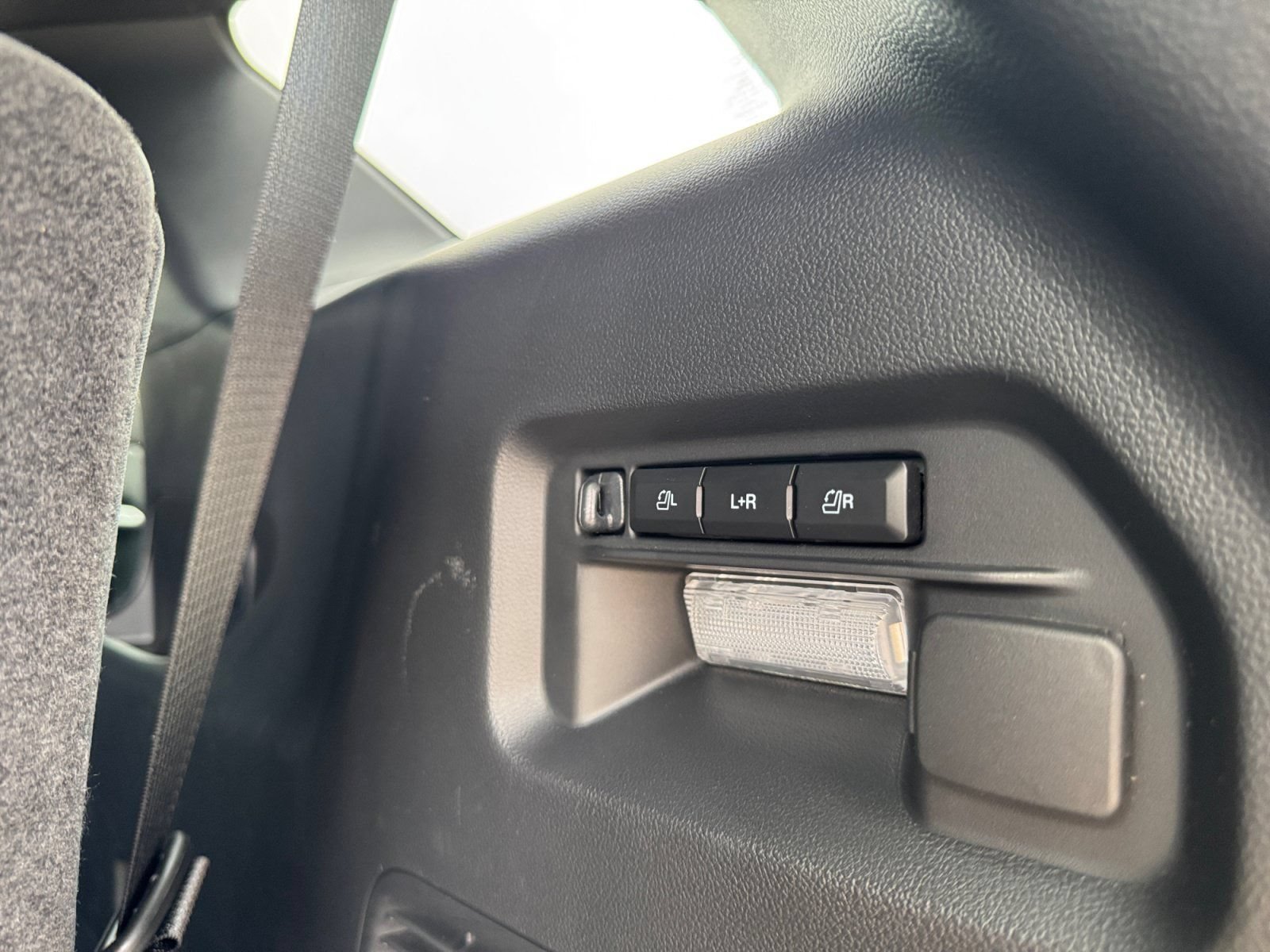Certified 2025 Ford Explorer ST AWD/4WD image 17
