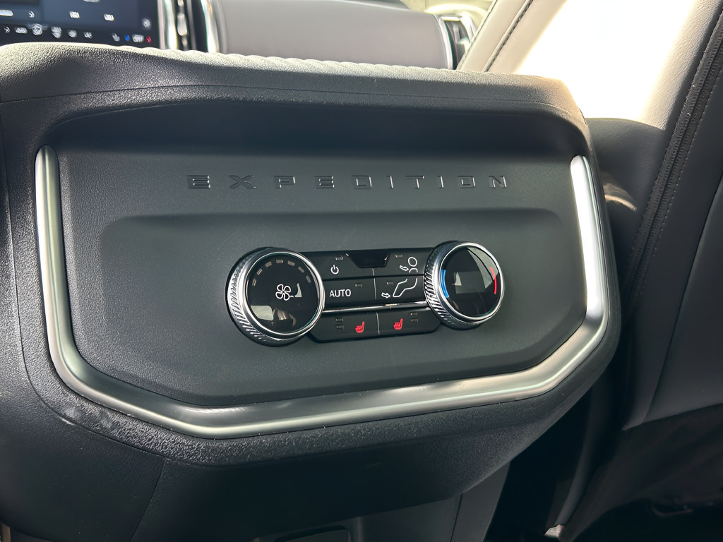 Certified 2025 Ford Expedition Platinum w/ Stealth Performance Package AWD/4WD image 30