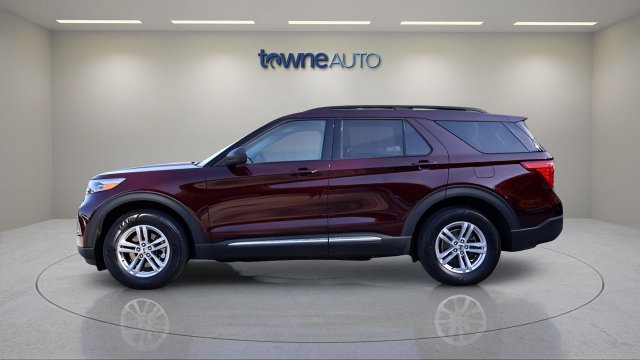Certified 2022 Ford Explorer XLT w/ Equipment Group 202A AWD/4WD image 2