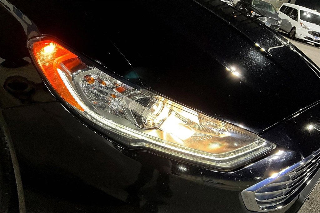 Certified 2017 Ford Fusion SE w/ Equipment Group 601A image 28