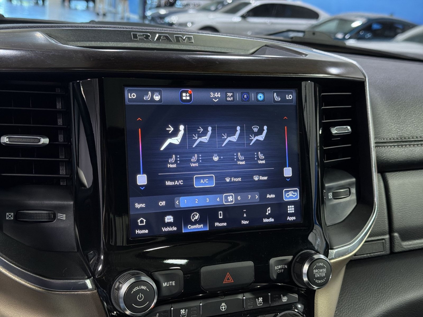 Used 2022 RAM 1500 Laramie AWD/4WD image 19