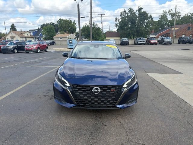 Used 2024 Nissan Altima 2.5 SR FWD image 2