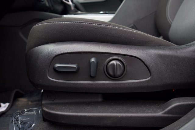 Used 2025 Chevrolet Blazer LT FWD image 22