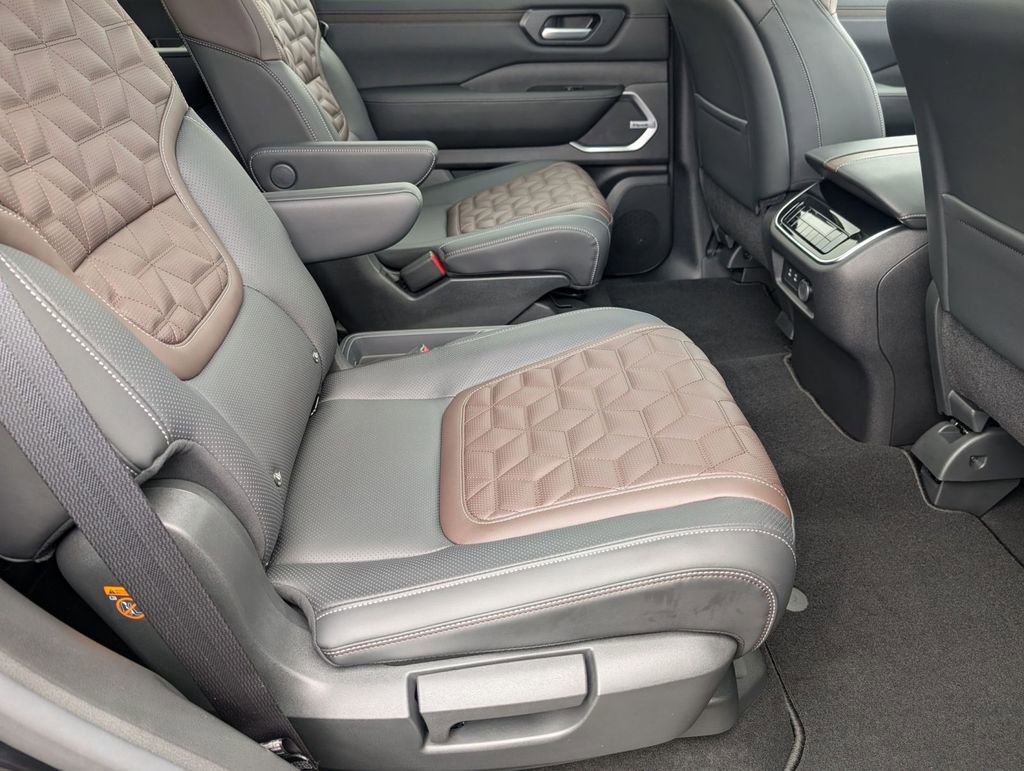 Used 2025 Nissan Armada Platinum image 48