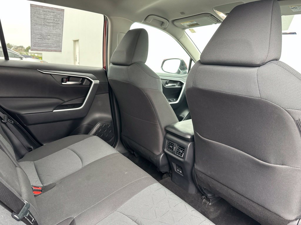 Used 2025 Toyota RAV4 XLE AWD/4WD image 29