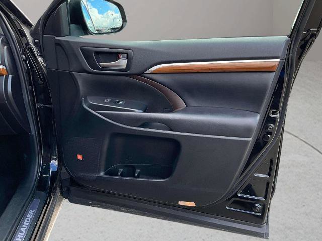 Used 2019 Toyota Highlander Limited Platinum AWD/4WD image 21