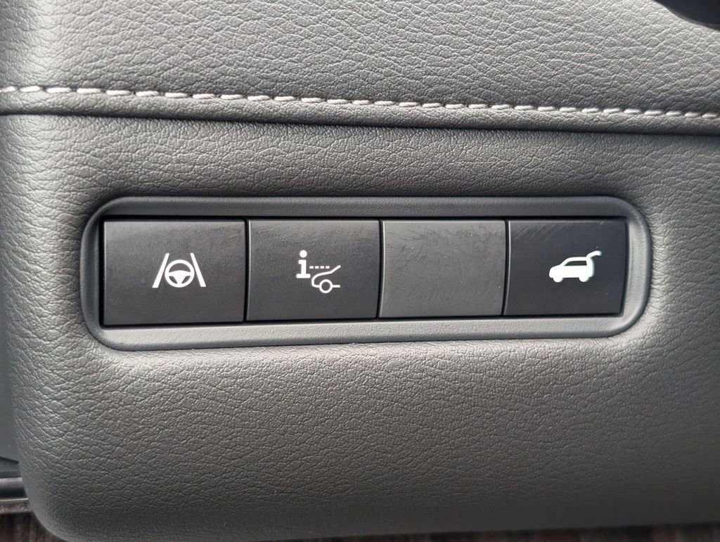 Used 2025 Nissan Armada Platinum image 40