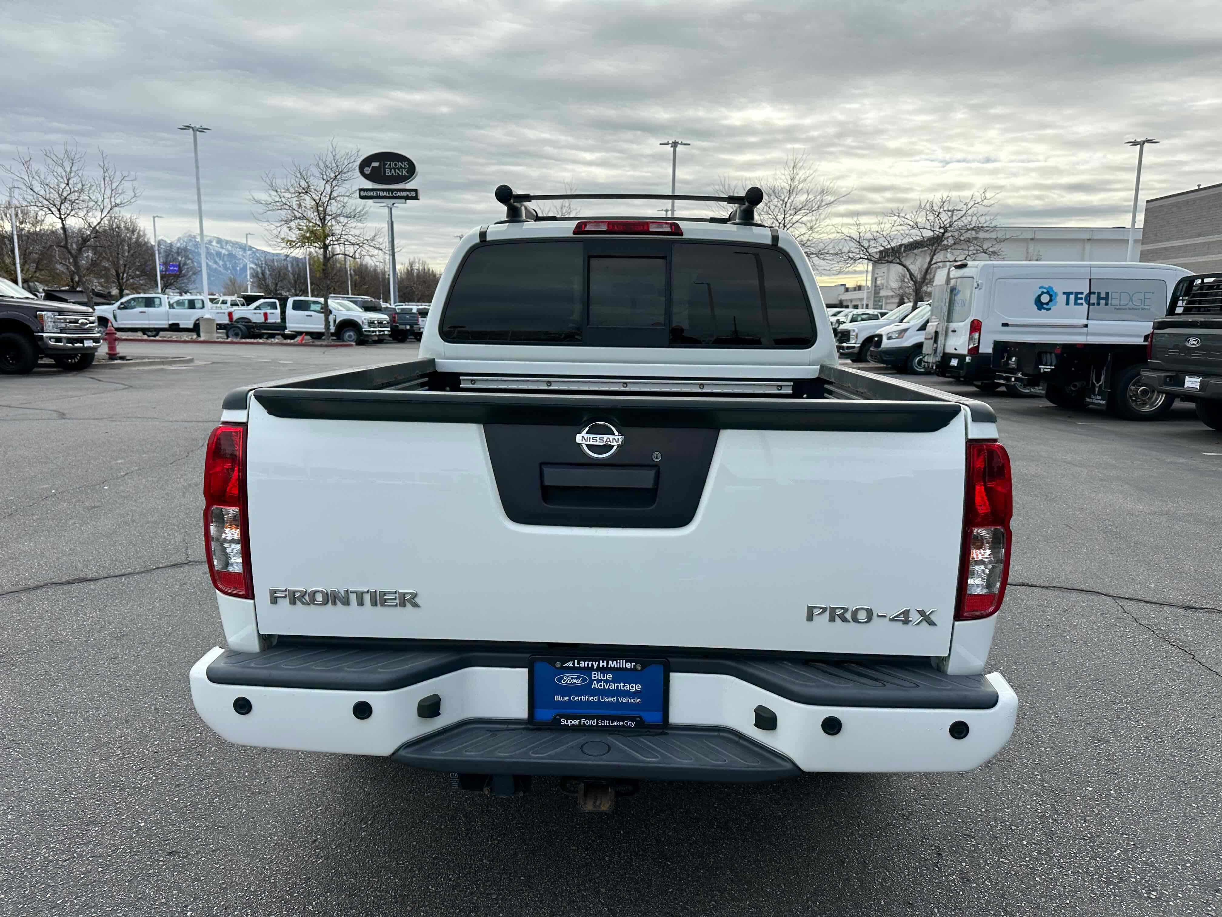 Used 2020 Nissan Frontier PRO-4X w/ Pro-4x Utility Package image 12