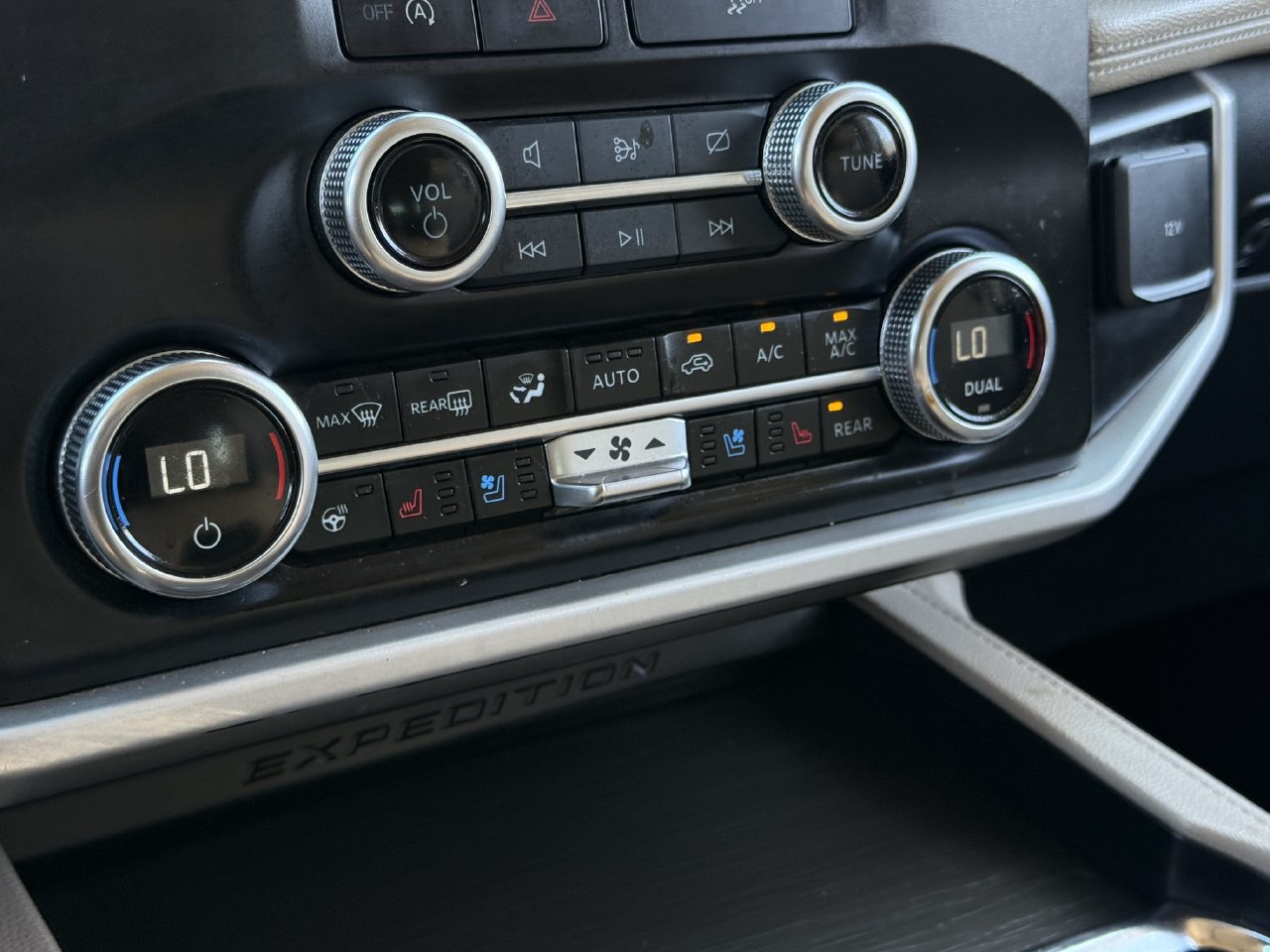 Certified 2024 Ford Expedition Max Limited RWD image 20