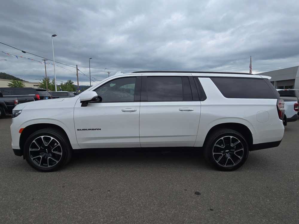 Used 2022 Chevrolet Suburban RST w/ Luxury Package AWD/4WD image 2