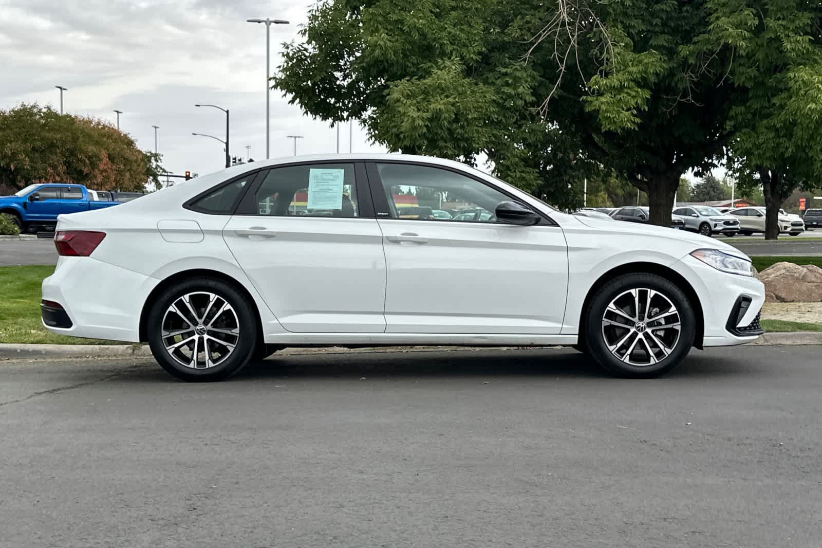 Used 2025 Volkswagen Jetta Sport FWD image 8