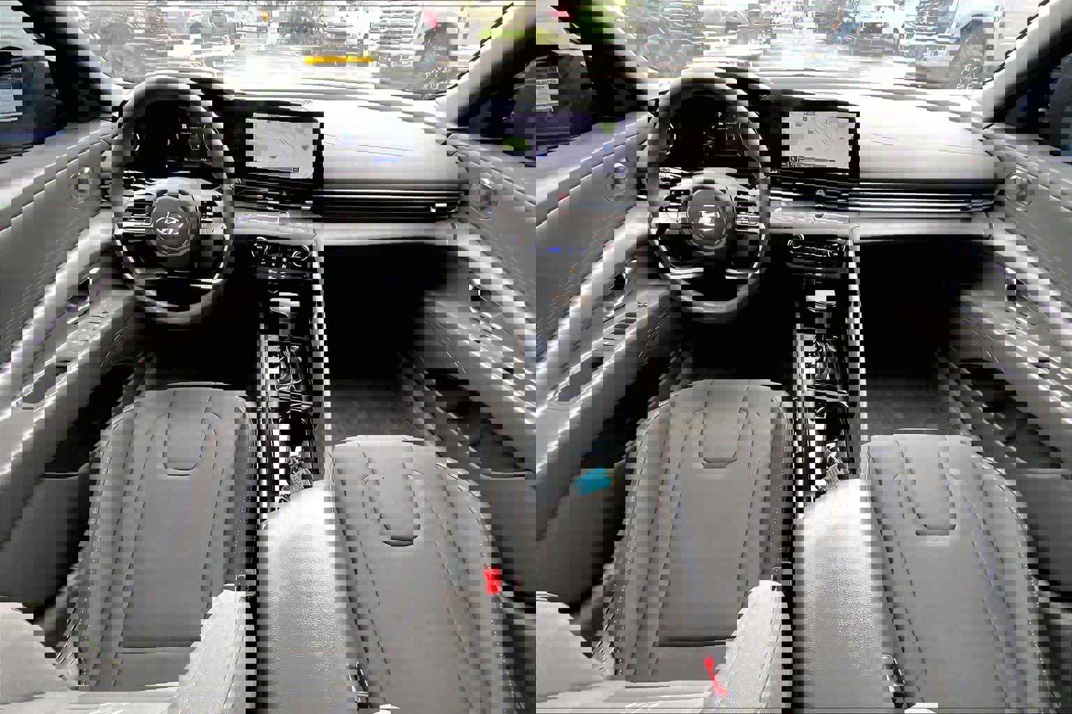 Used 2024 Hyundai Elantra SEL image 13