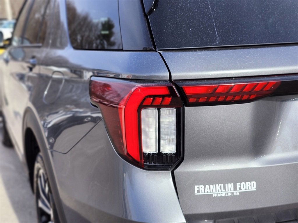 Certified 2025 Ford Explorer ST-Line image 9