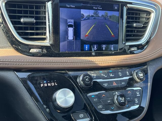 Used 2017 Chrysler Pacifica Limited w/ Advanced Safetytec Group FWD image 13