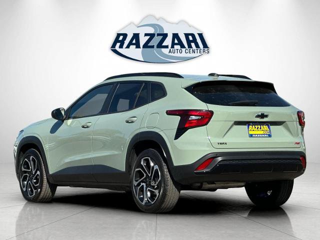 Used 2024 Chevrolet Trax RS w/ Sunroof Package FWD image 5