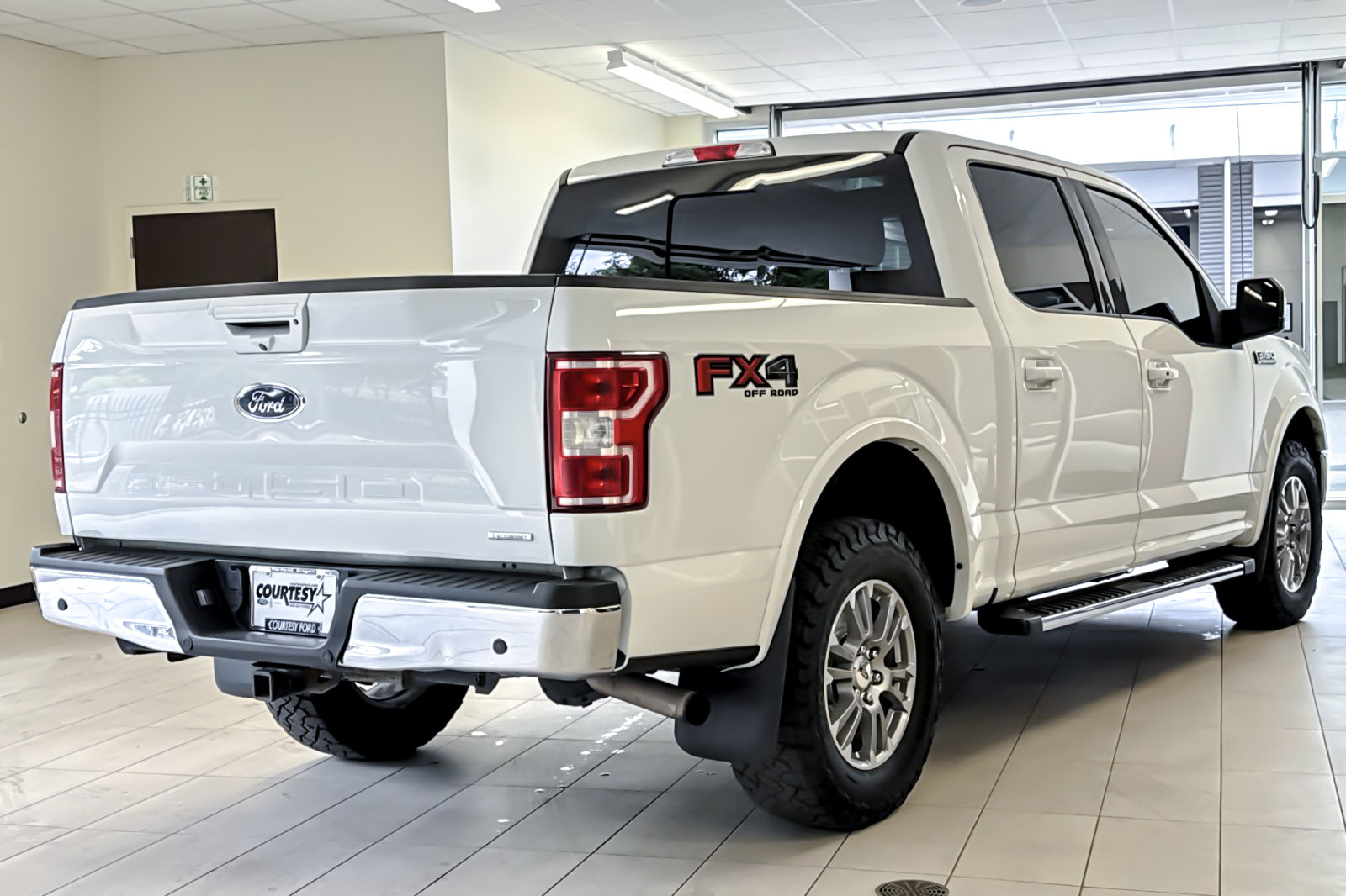 Certified 2019 Ford F150 Lariat w/ FX4 Off-Road Package AWD/4WD image 4