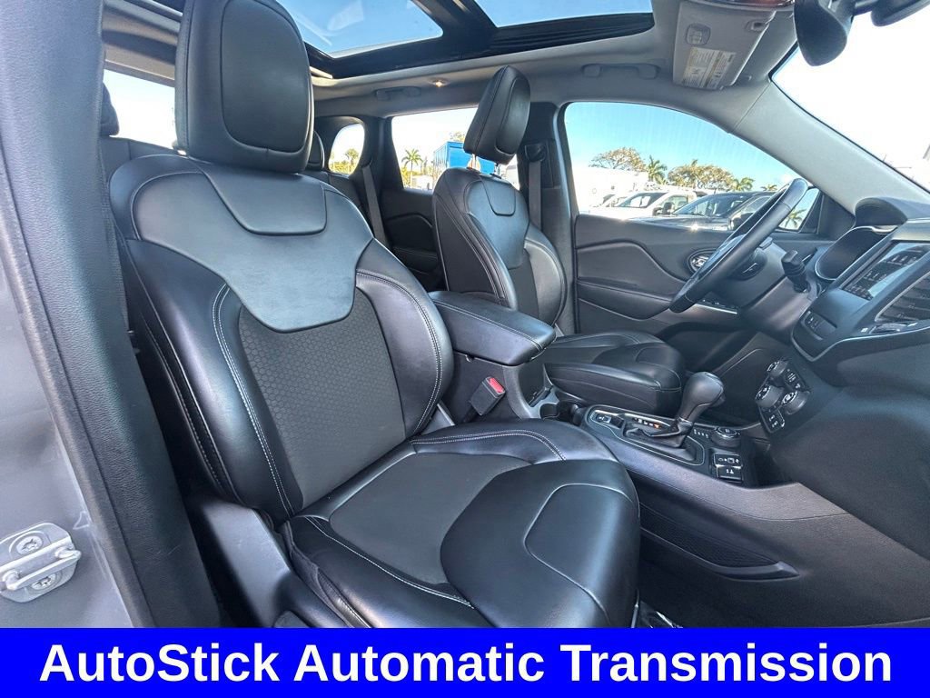 Used 2020 Jeep Cherokee Latitude Plus w/ Comfort/Convenience Group AWD/4WD image 29