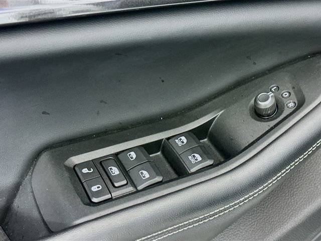 Used 2023 Jeep Grand Cherokee Laredo image 24