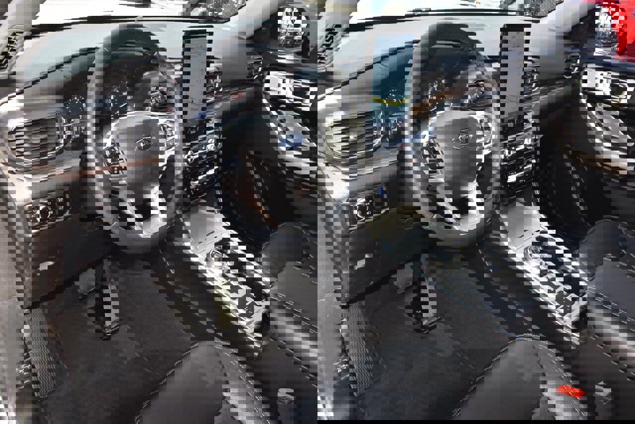 Certified 2022 Ford Explorer Limited w/ Limited Technology Package image 35