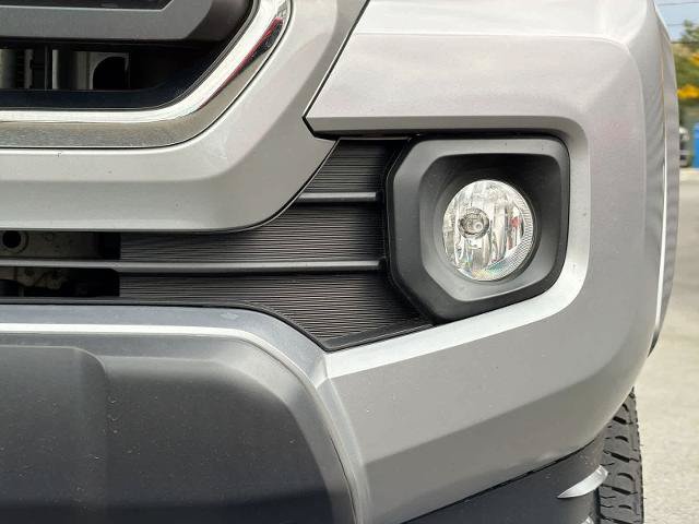 Used 2021 Toyota Tacoma SR5 AWD/4WD image 11