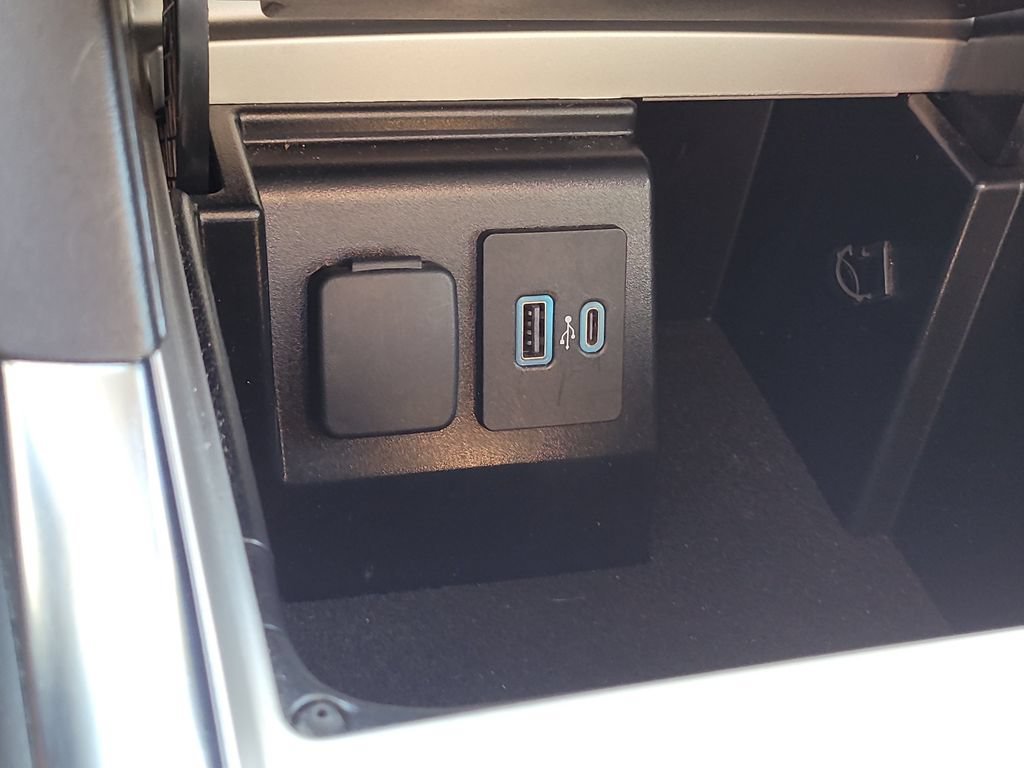 Certified 2024 Ford Explorer Limited RWD image 26