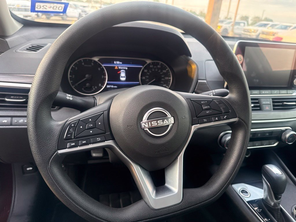 Used 2025 Nissan Altima 2.5 SV FWD image 9