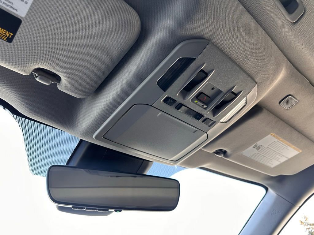 Used 2024 Toyota Highlander Limited AWD/4WD image 26