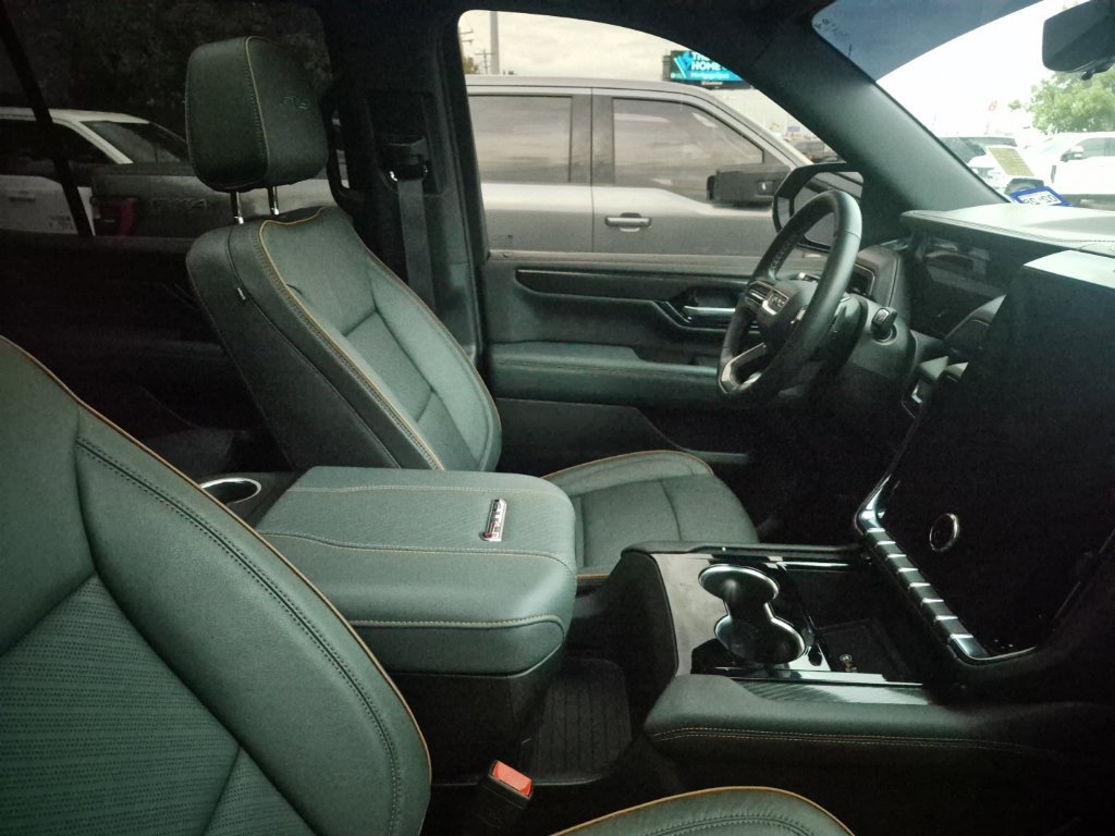 Used 2026 GMC Yukon AT4 w/ AT4 Premium Package AWD/4WD image 33