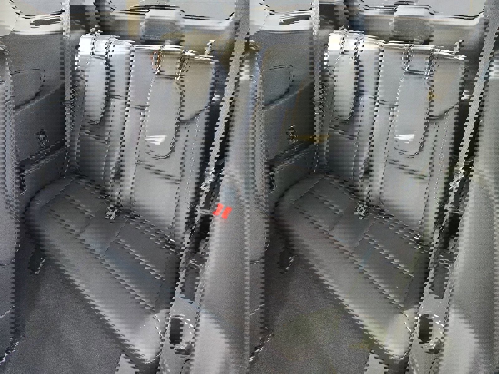 Certified 2022 Ford Explorer XLT w/ Equipment Group 202A image 27