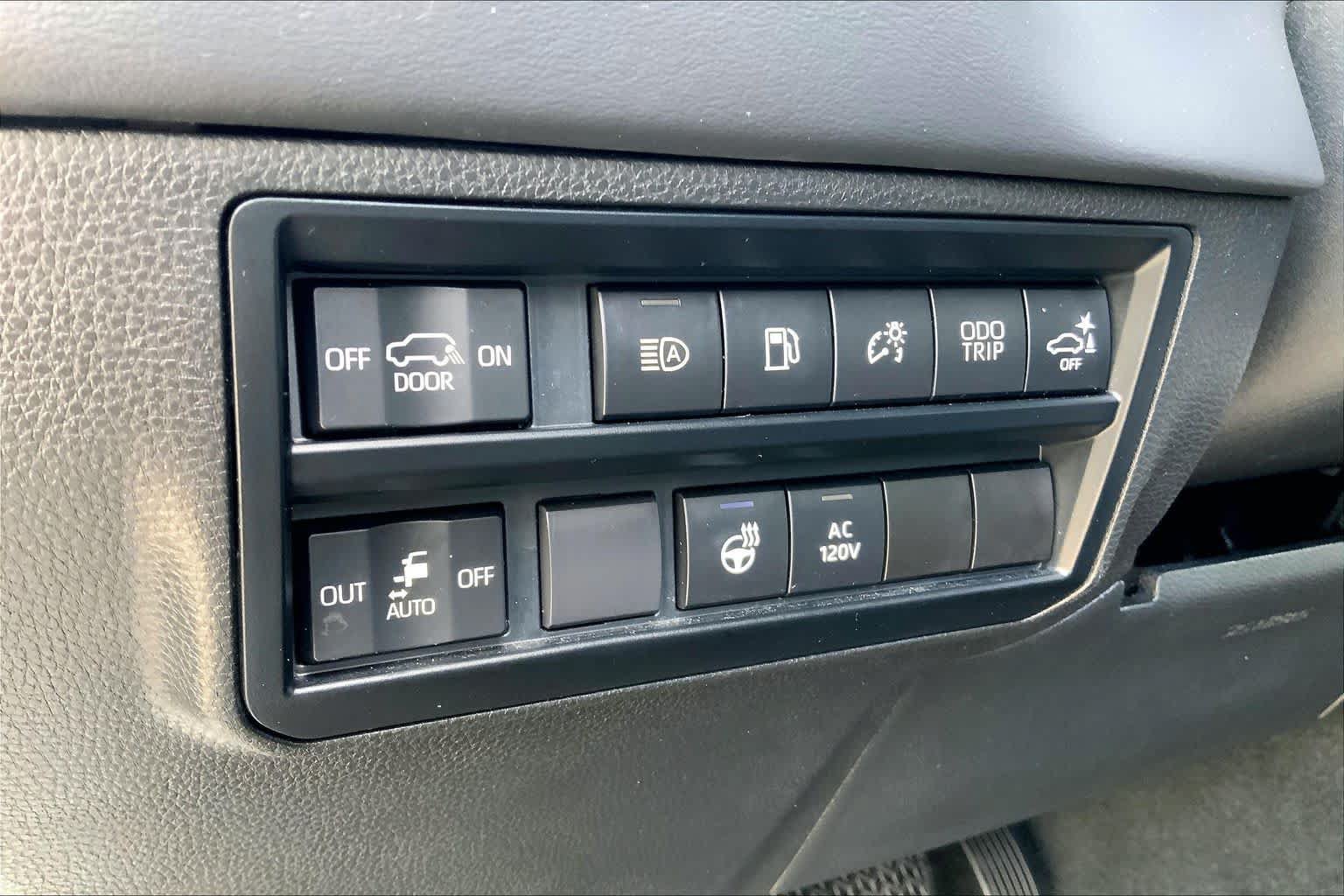 Used 2023 Toyota Sequoia Platinum AWD/4WD image 34