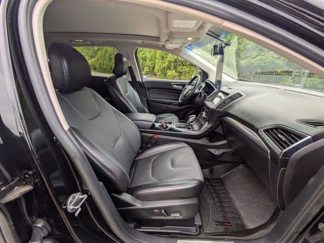 Certified 2018 Ford Edge Titanium w/ Technology Package AWD/4WD image 36
