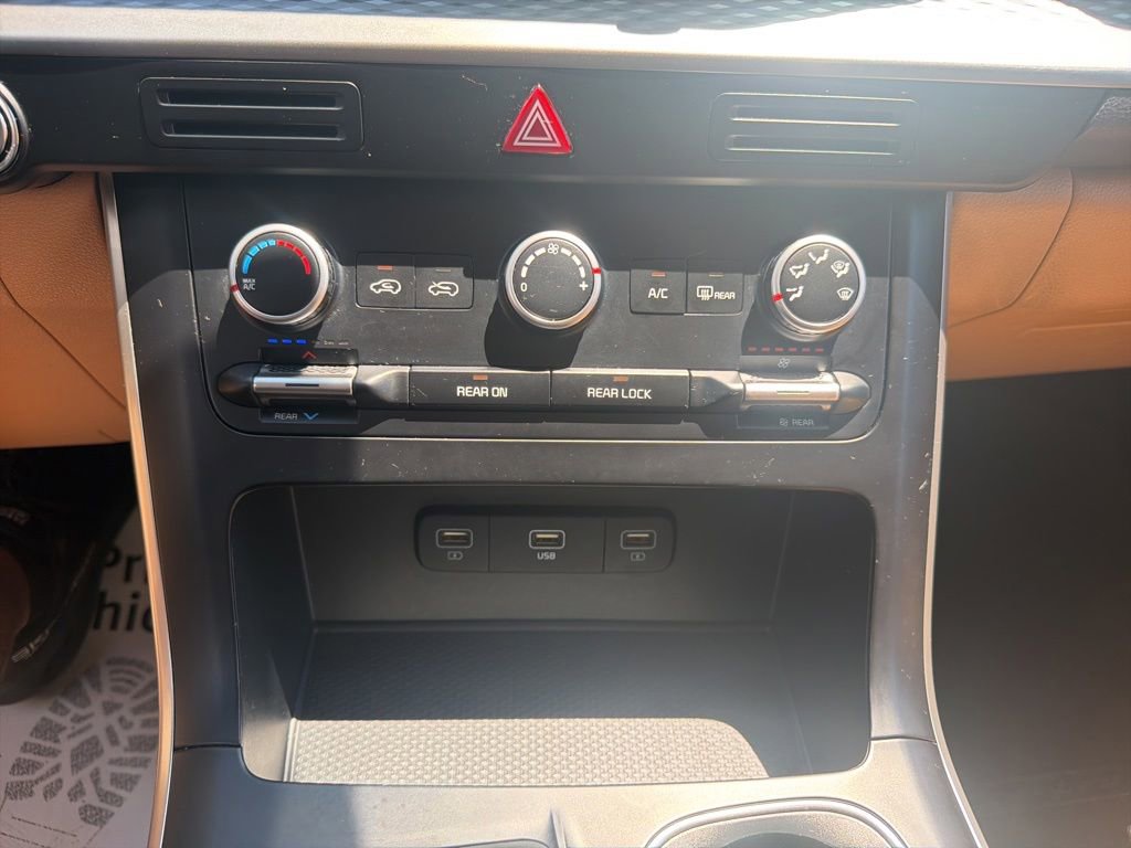 Used 2024 Kia Carnival LX FWD image 29