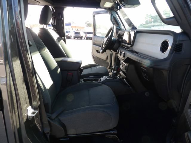 Used 2024 Jeep Wrangler Unlimited Sahara AWD/4WD image 32