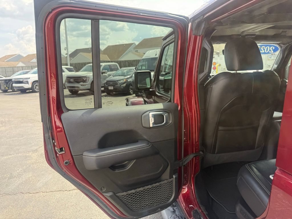 Used 2021 Jeep Wrangler Unlimited Sahara w/ Cold Weather Group AWD/4WD image 40