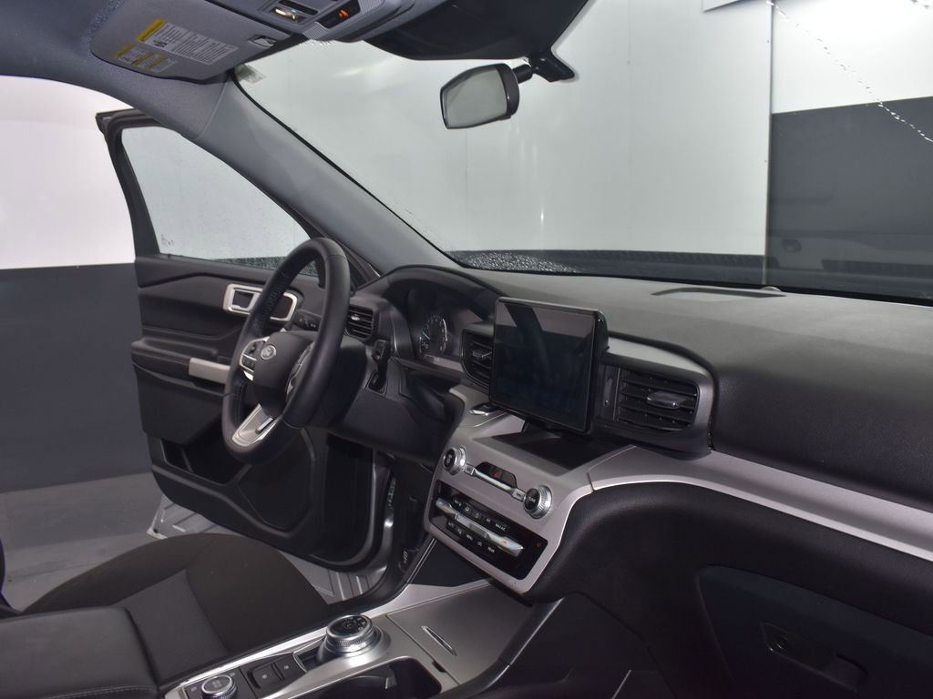 Certified 2024 Ford Explorer XLT w/ Class IV Trailer Tow Package image 28