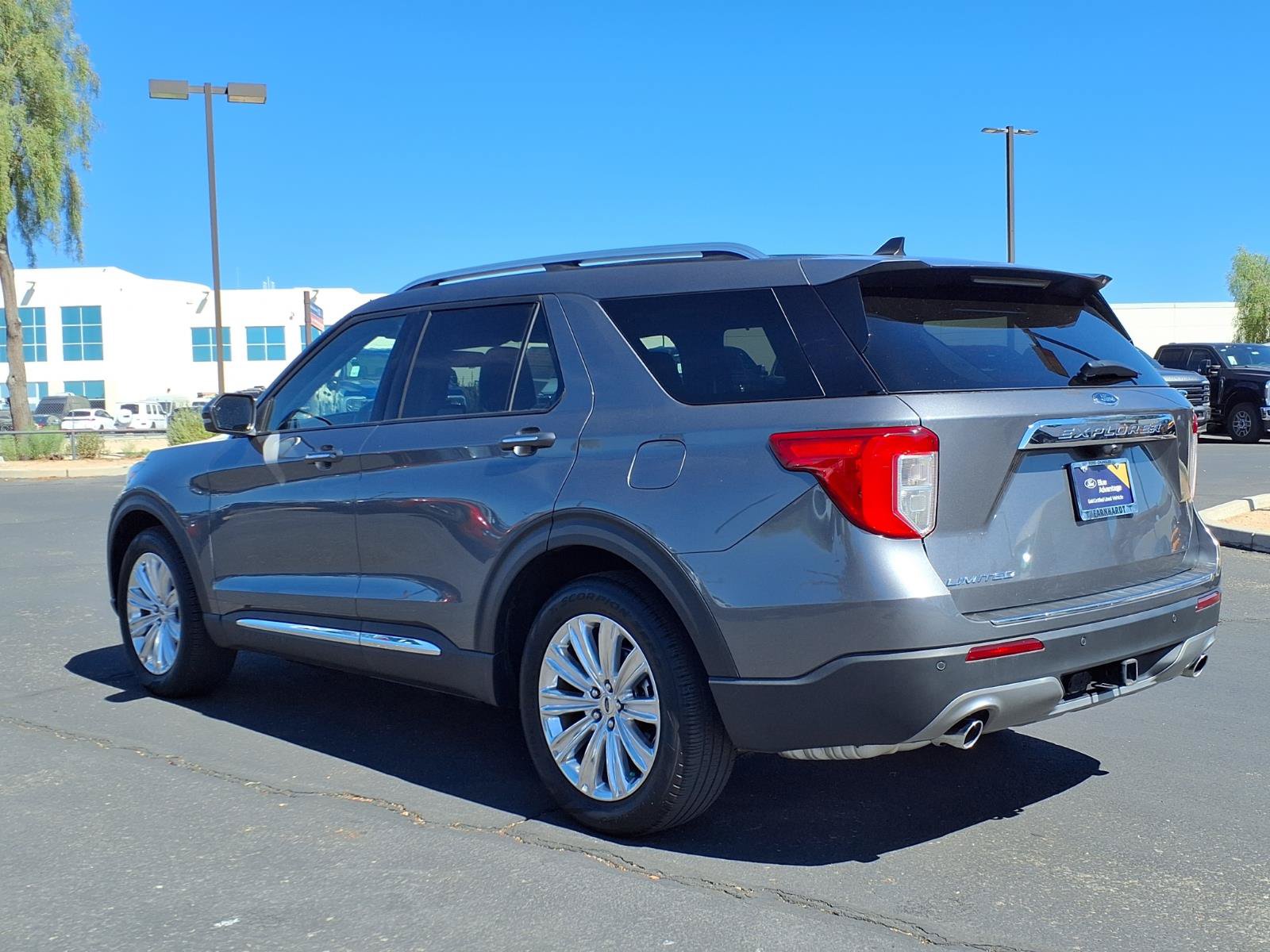 Certified 2022 Ford Explorer Limited w/ Limited Technology Package RWD image 4