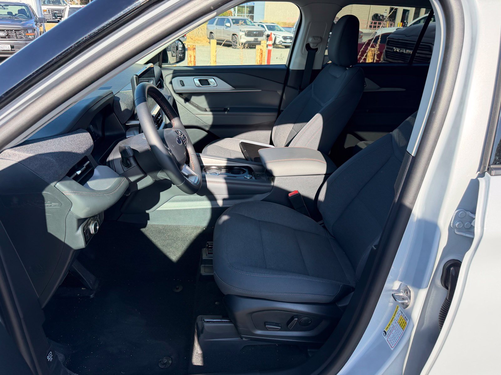 Certified 2025 Ford Explorer Active AWD/4WD image 10