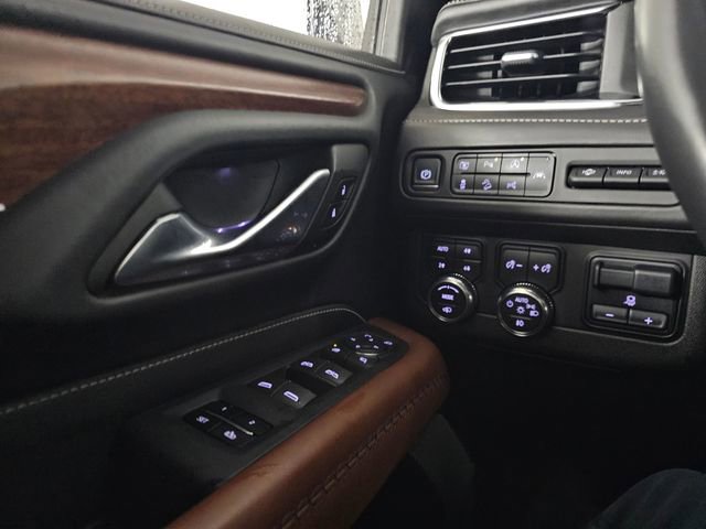 Used 2023 GMC Yukon XL Denali Ultimate AWD/4WD image 32