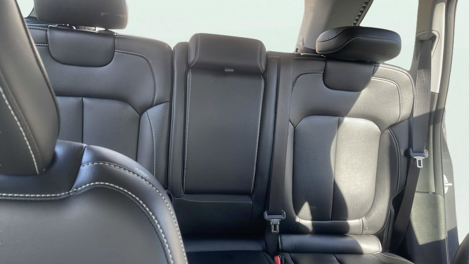 Used 2023 Jeep Grand Cherokee Limited w/ Black Appearance Package AWD/4WD image 19