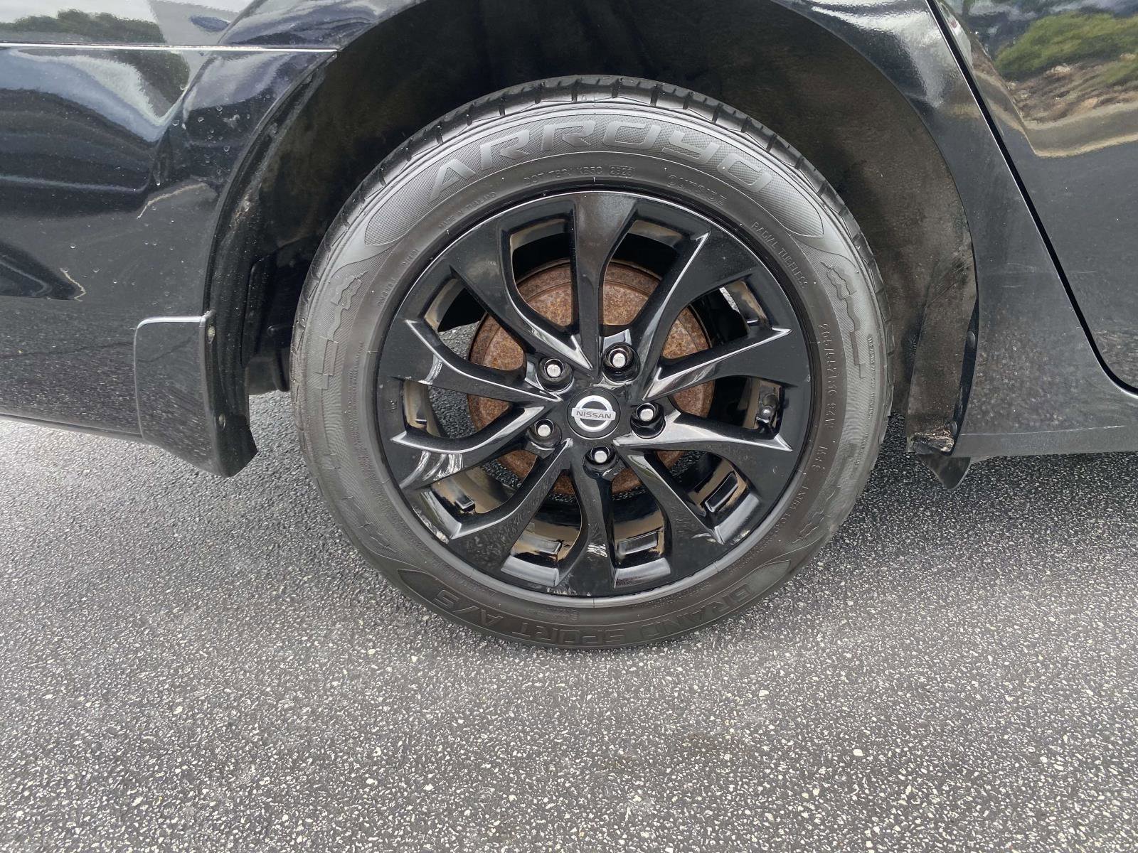 Used 2018 Nissan Sentra S w/ S Midnight Style Package FWD image 9
