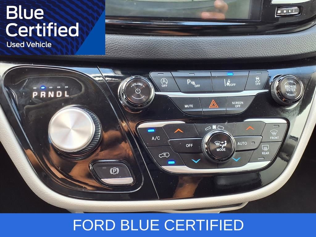 Used 2024 Chrysler Pacifica Touring-L image 21