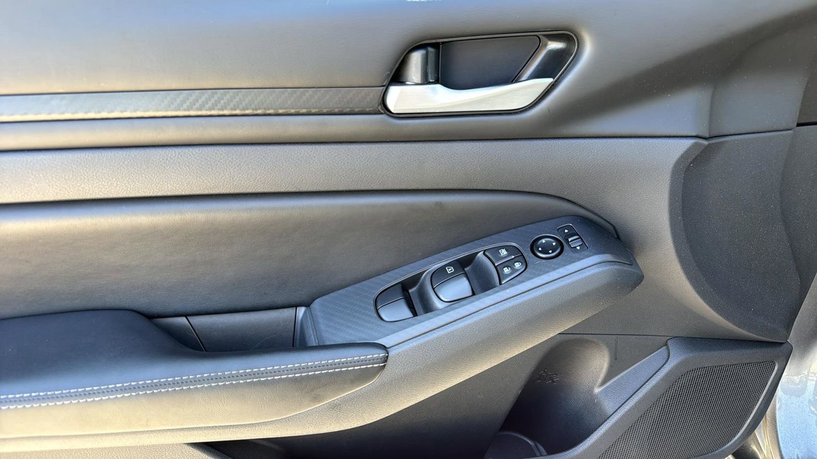 Used 2024 Nissan Altima 2.5 SV image 12